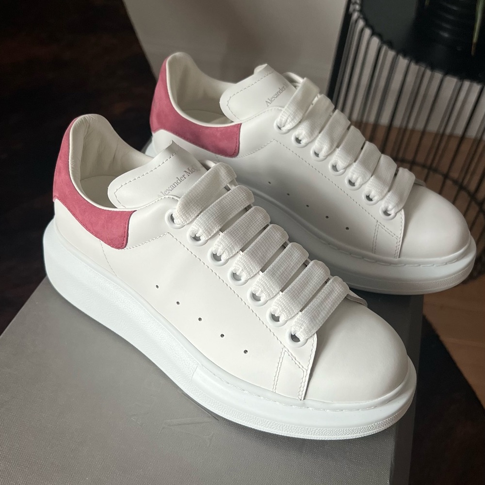 Alexander McQueen Women's Sneakers in White and Pink